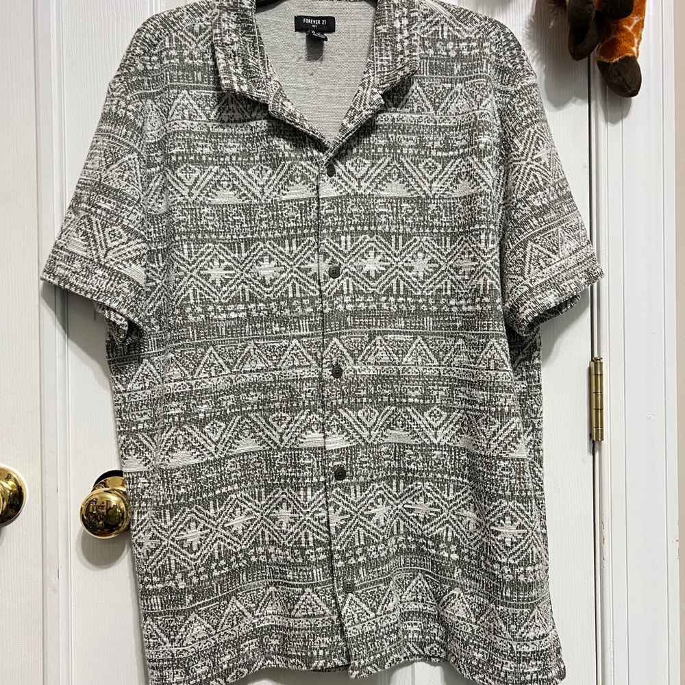 Forever 21 Green Casual Button Down Shirt with Lightweight Fabric